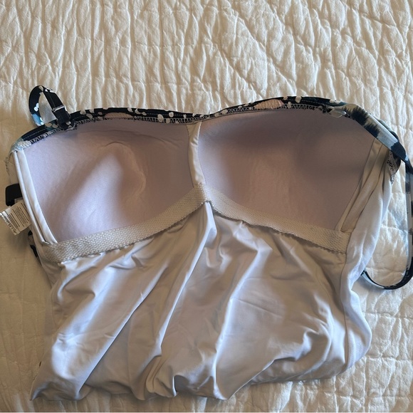 Kenneth Cole Swimsuit - Picture 5 of 6